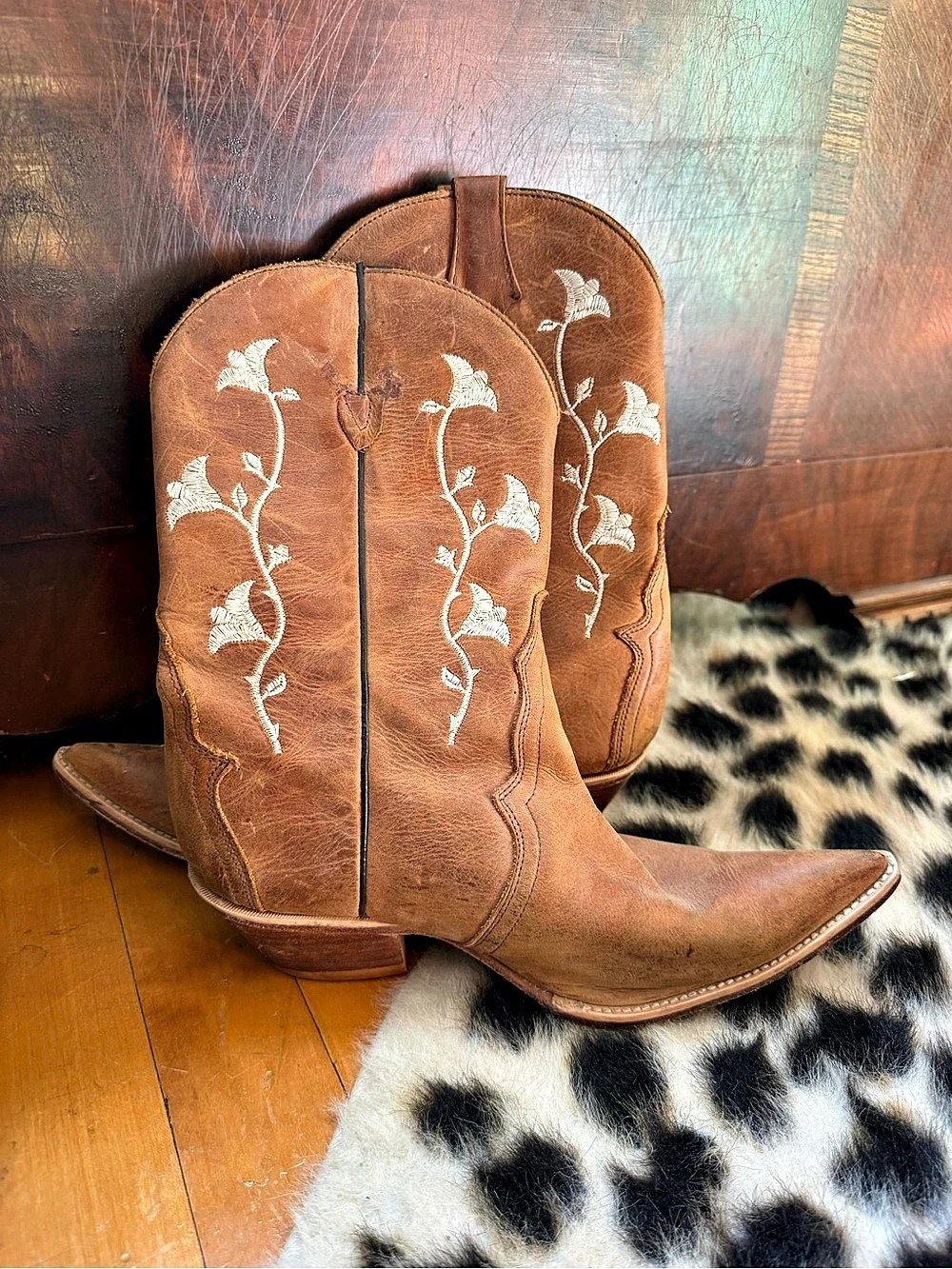 Lasy Floral Embroidered Western Boots Lasy Floral Embroidered
